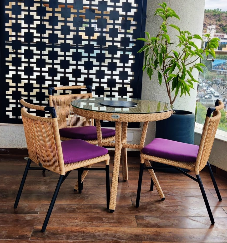 Felix Dining Set – Minimal Stroke